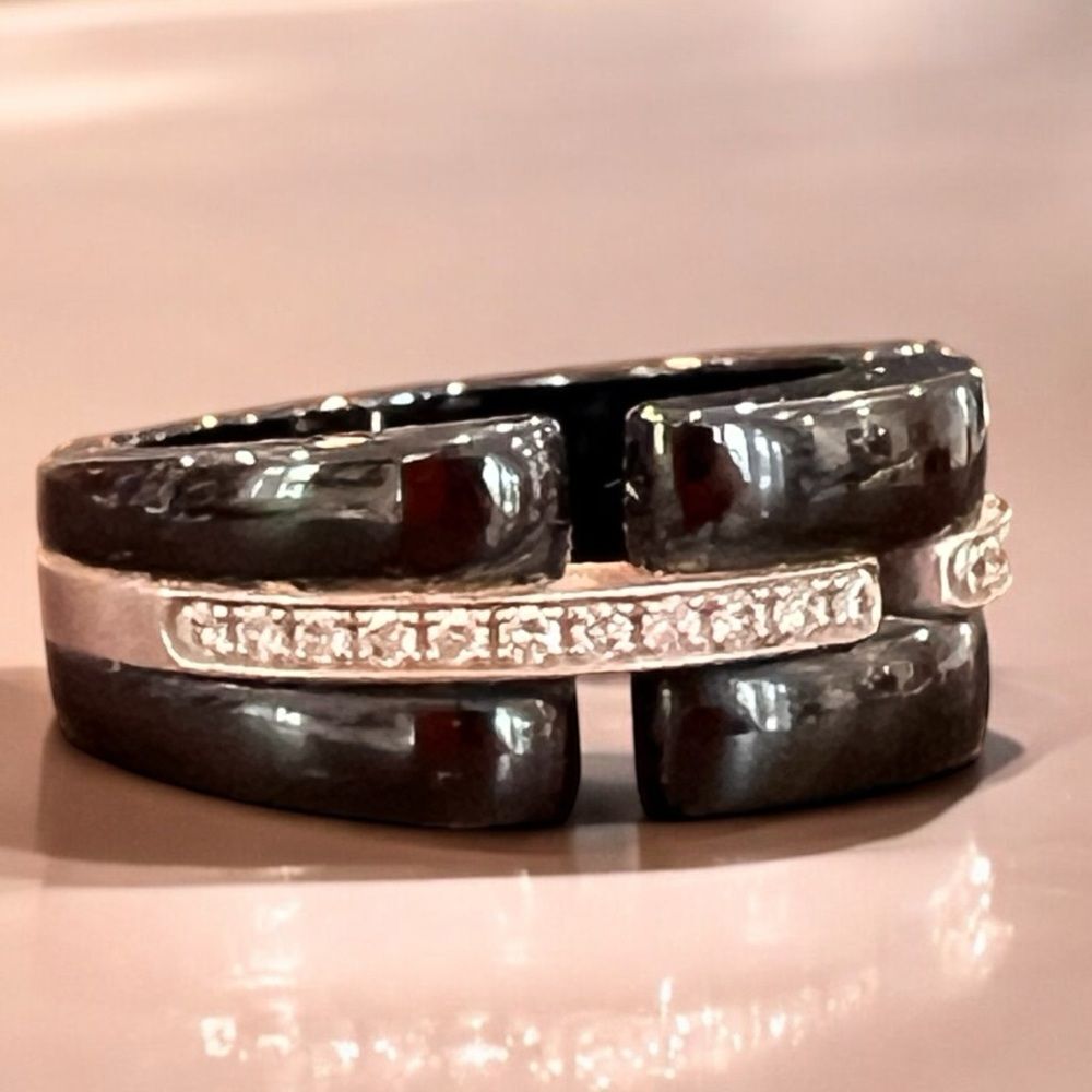 CHANEL RING MODEL 'ULTRA' IN 18 CARAT WHITE GOLD, BLACK CERAMIC AND DIAMONDS